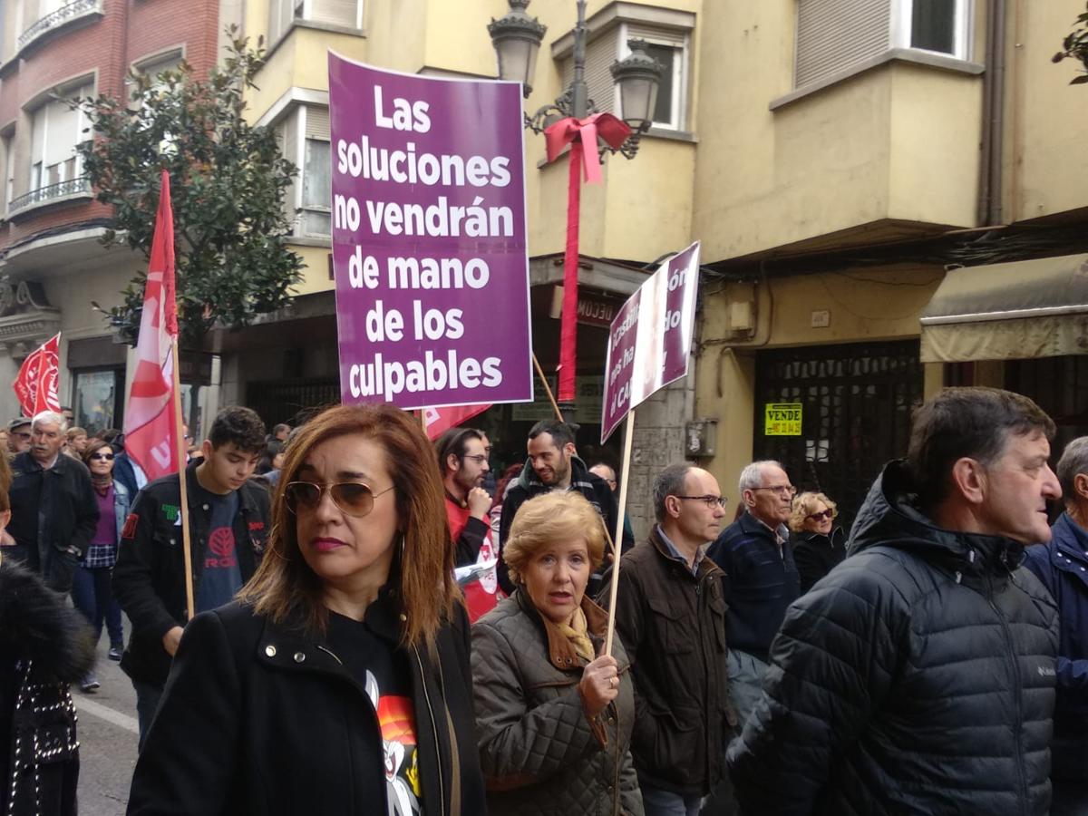 Cientos de personas salen a la calle en defensa del Bierzo y la provincia.