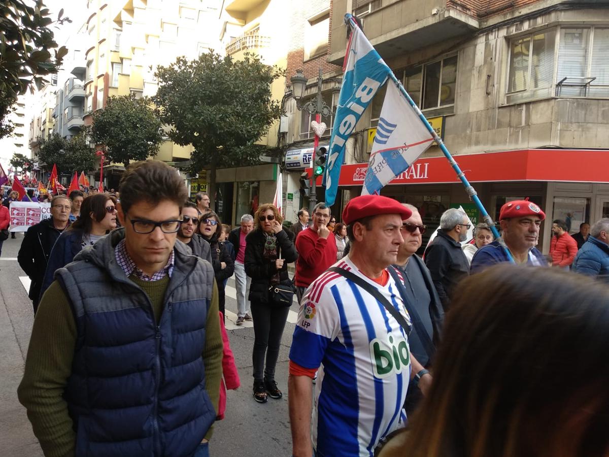 Cientos de personas salen a la calle en defensa del Bierzo y la provincia.