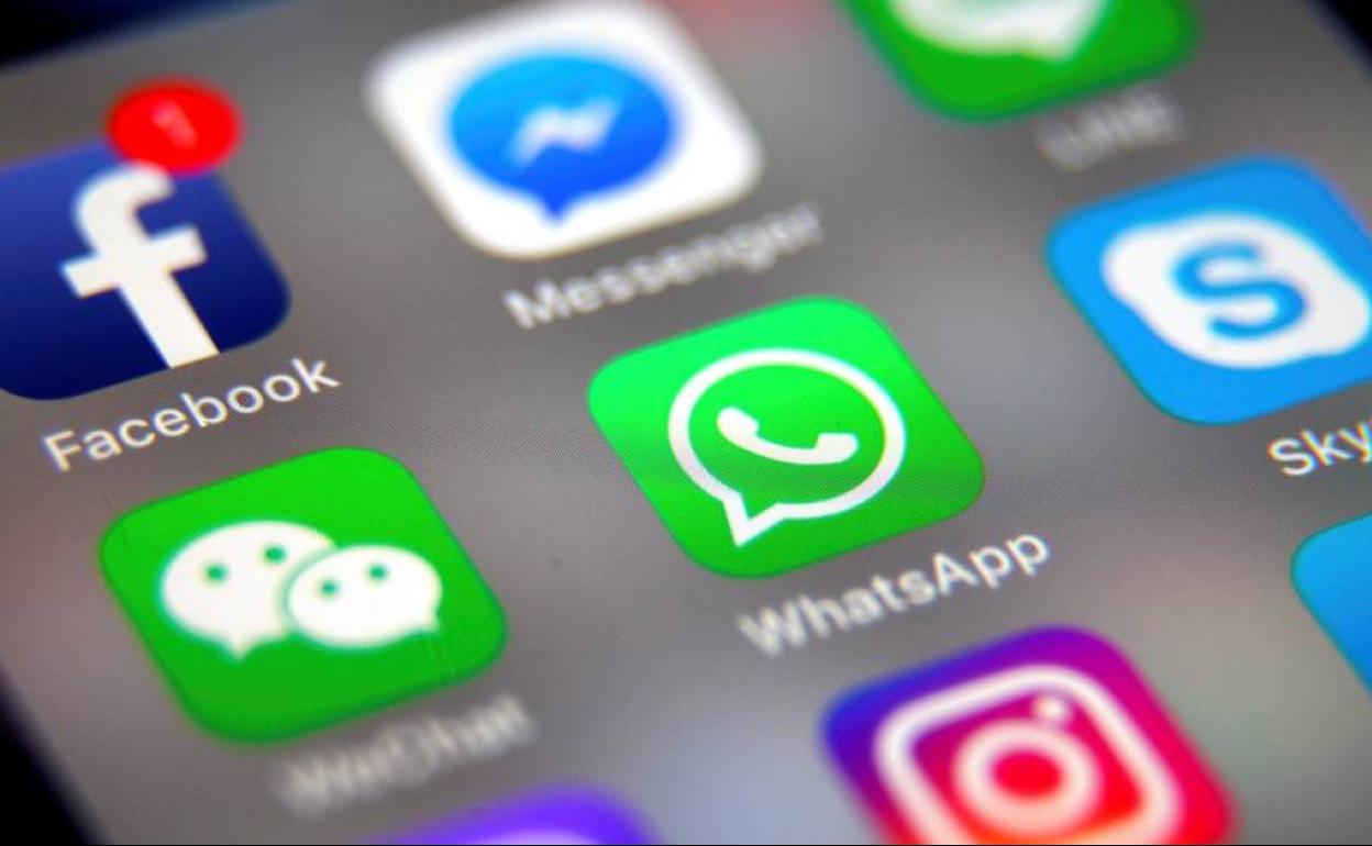 Carracedelo reduce la brecha digital en el municipio con un taller para aprender a usar 'whatsapp'