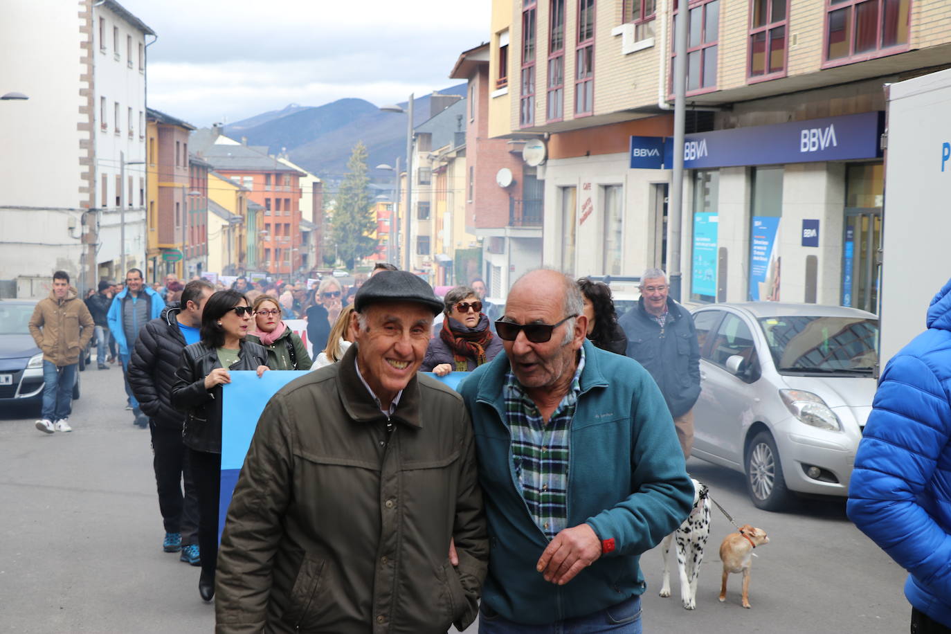 La capital de Laciana, Villablino, concentra el grito de toda una cormarca en defensa de su futuro.