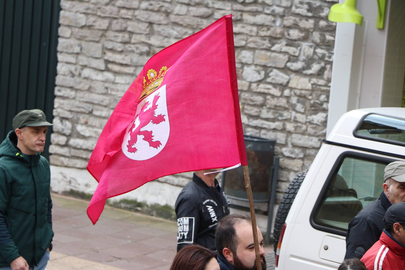 La capital de Laciana, Villablino, concentra el grito de toda una cormarca en defensa de su futuro.