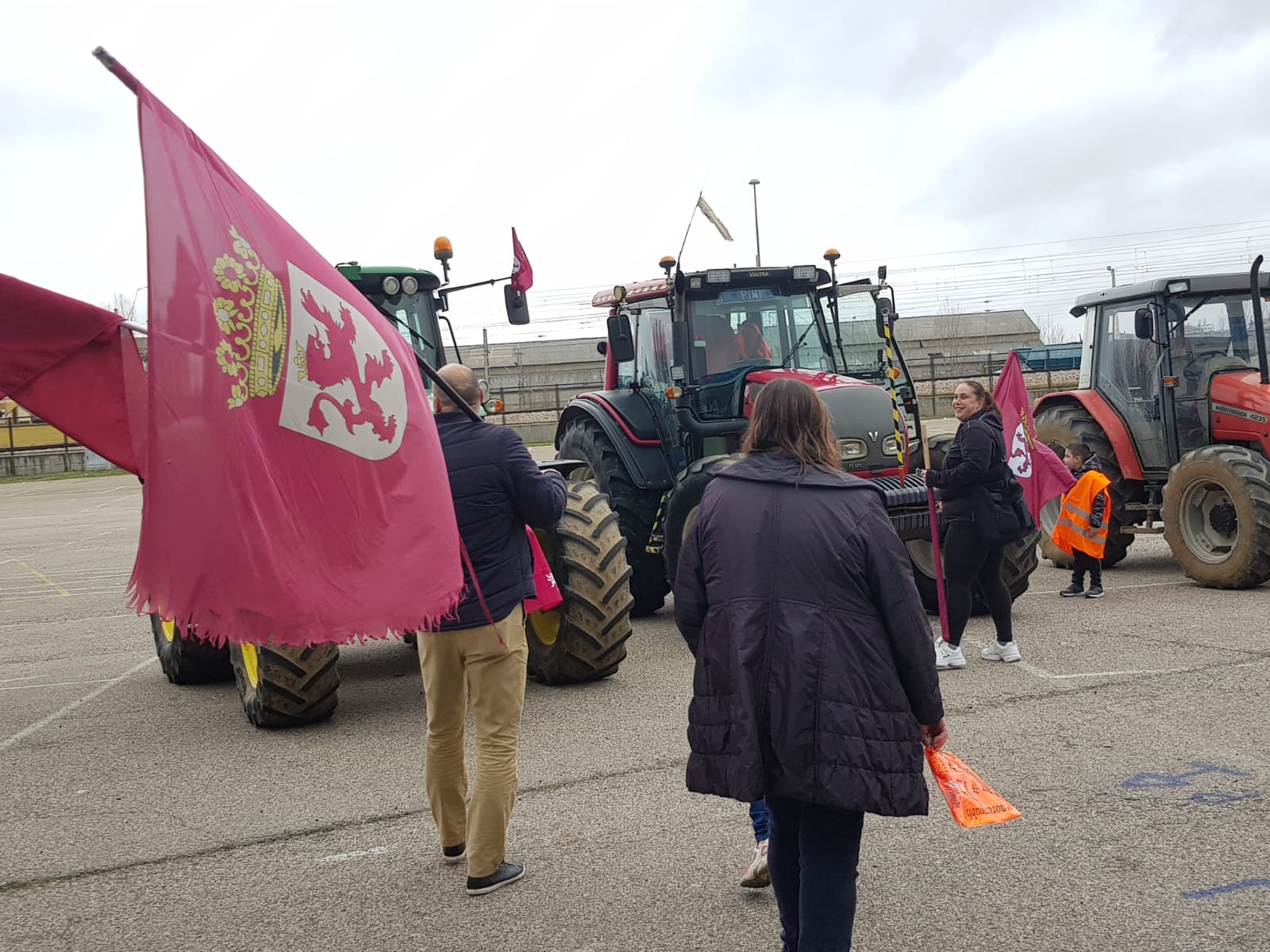 Medio centenar de tractores llevarán el 'rugir' del campo a la manifestación del 16F en León capital