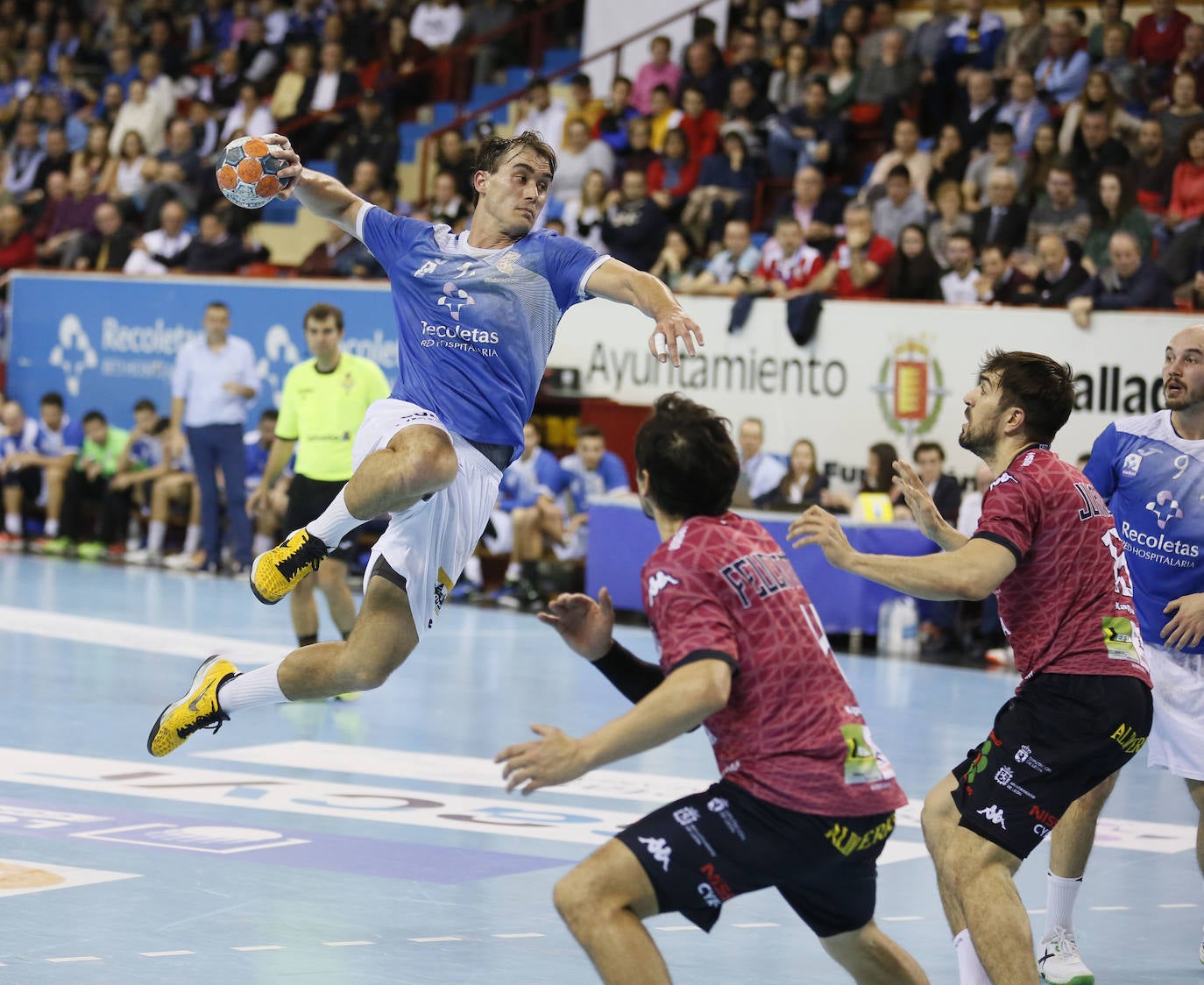 Fotos: Las imágenes del triunfo del Abanca Ademar ante el Recoletas Atlético Valladolid