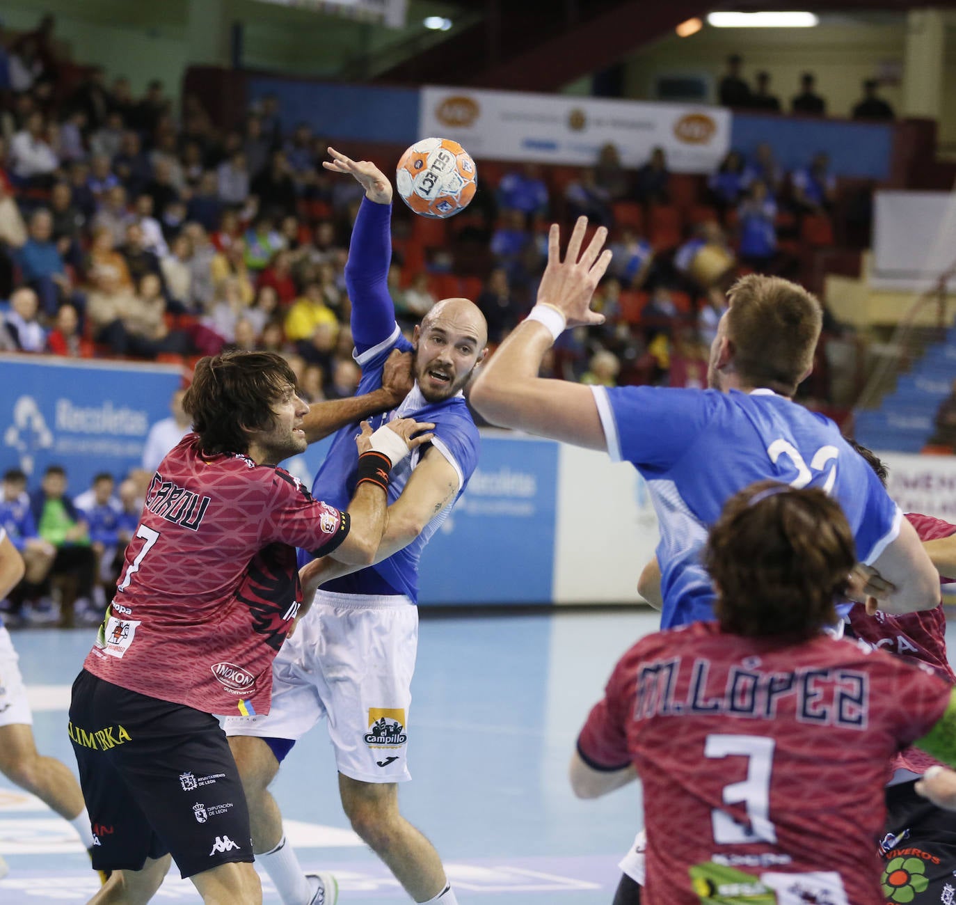 Fotos: Las imágenes del triunfo del Abanca Ademar ante el Recoletas Atlético Valladolid