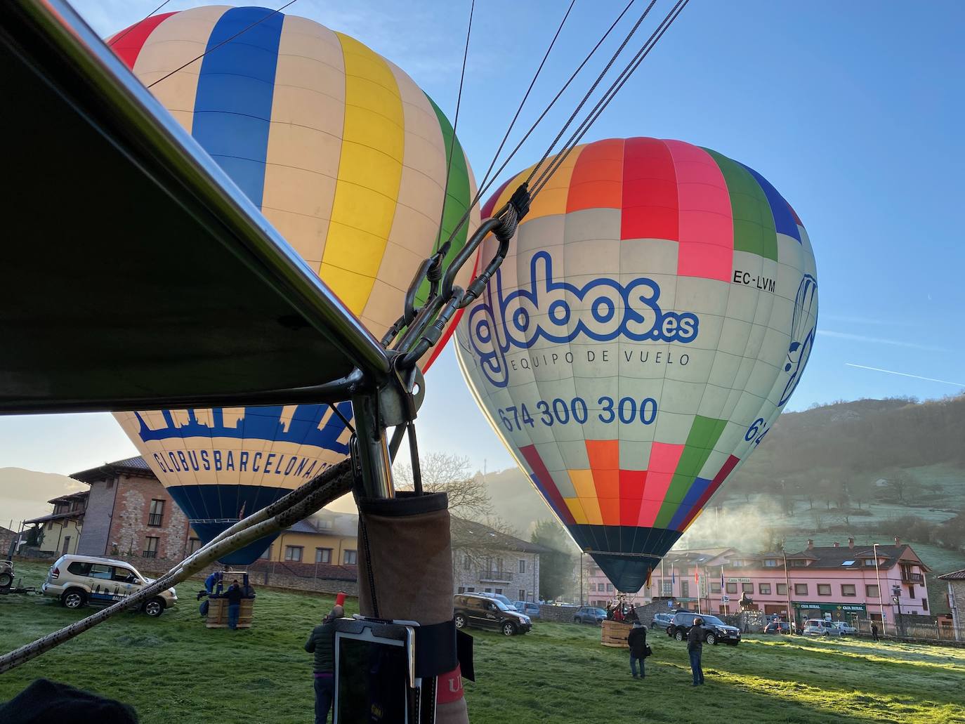 La travesía en globo sobre los Picos de Europa dejó este miércoles unas imágenes espectaculares. Una decena de participantes, procedentes de distintos puntos de España, participaron en esta prueba que se volvía a celebrar después de treinta años. 