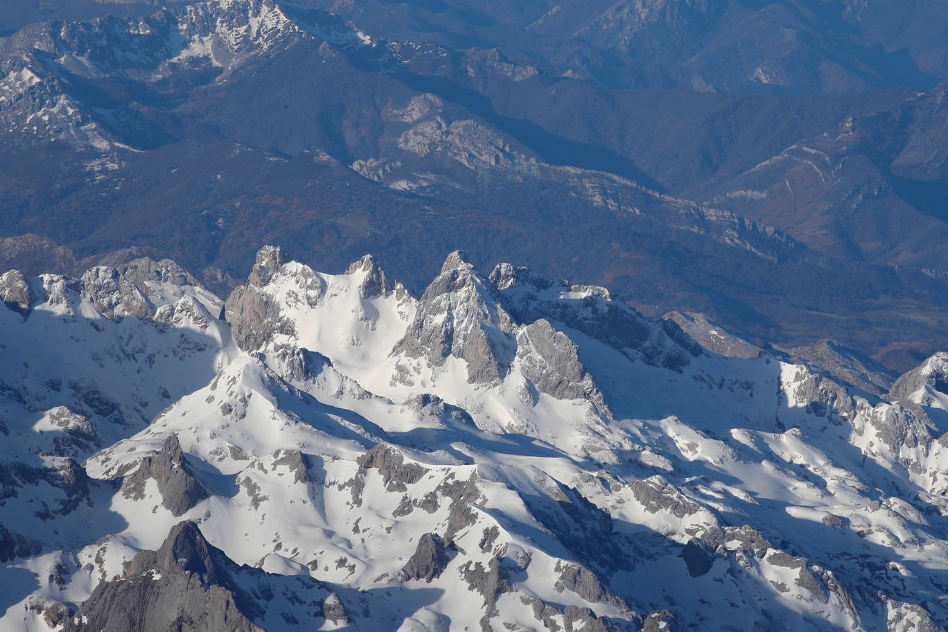 La travesía en globo sobre los Picos de Europa dejó este miércoles unas imágenes espectaculares. Una decena de participantes, procedentes de distintos puntos de España, participaron en esta prueba que se volvía a celebrar después de treinta años. 