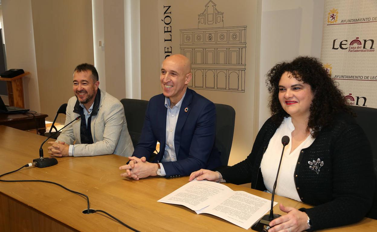 La presentación tuvo lugar en el Ayuntamiento de León. 