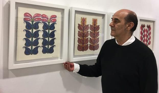 Imagen principal - 1) Miguel Escanciano junto a algunas de las piezas que expone en Ármaga 2) Este Artista, en un gesto que le honra, prestó ayuda al grupo La Patrulla 3) Escanciano en una foto de archivo. (Foto de José Ramón Vega)