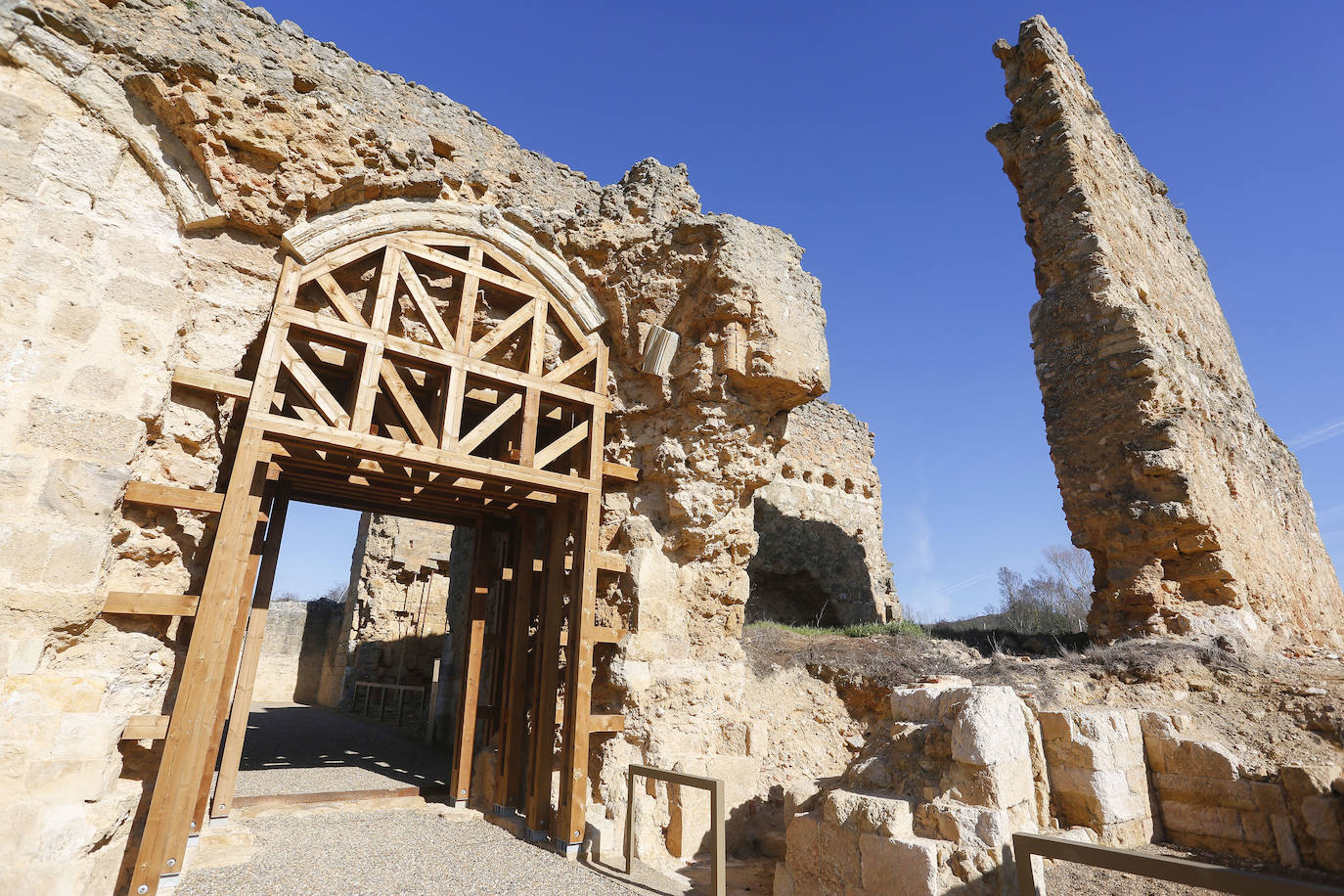 Fotos: Recepción de las obras de consolidación y adecuación del monasterio de San Pedro de Eslonza