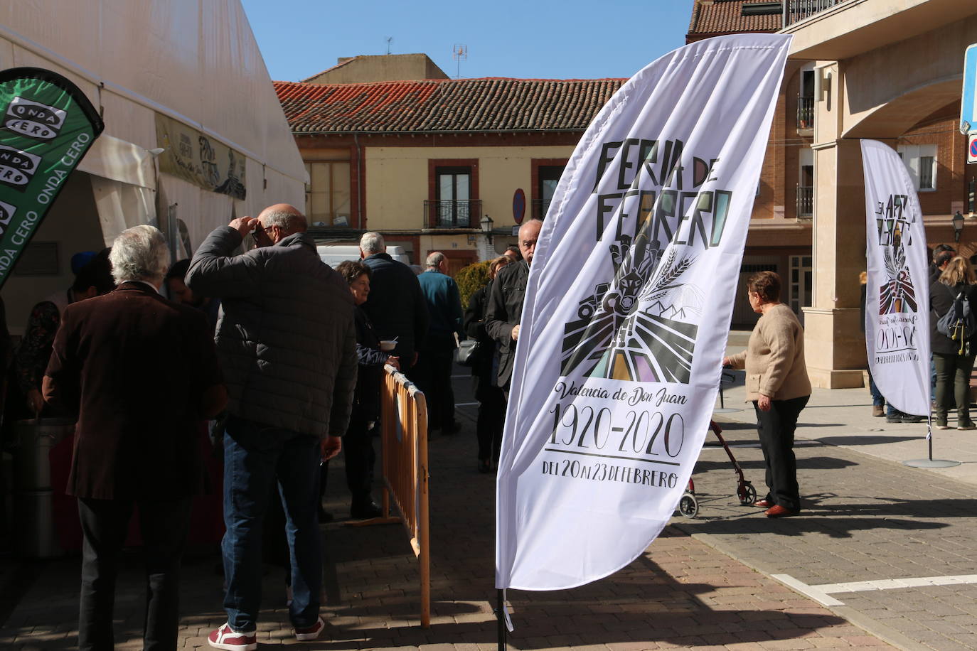 La Feria de Febrero de Valencia de Don Juan ha disfrutado este viernes de una de las legumbres más sabrosas y sanas de la gastronomía local. La lenteja IGP Tierra de Campos ha repartido raciones de este manjar entre los asistentes, para degustar de primera mano las bondades de esta legumbre.