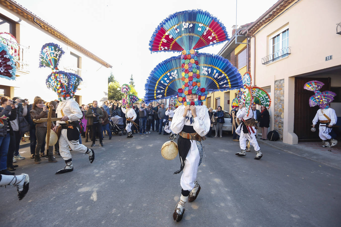 Fotos: Tradicional antruejo en la localidad leonesa de Llamas de la Ribera