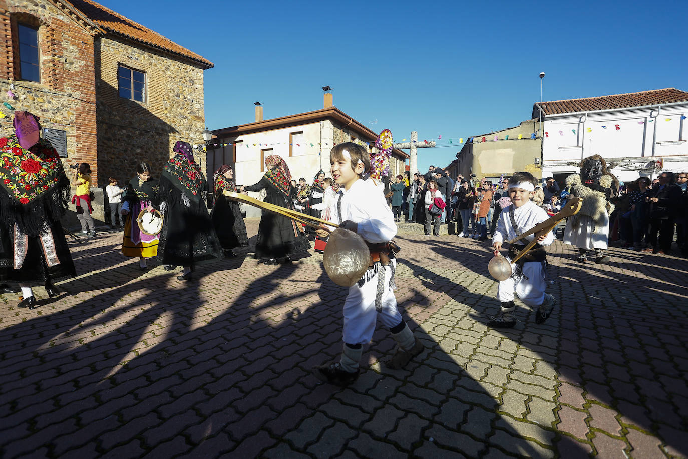 Fotos: Tradicional antruejo en la localidad leonesa de Llamas de la Ribera