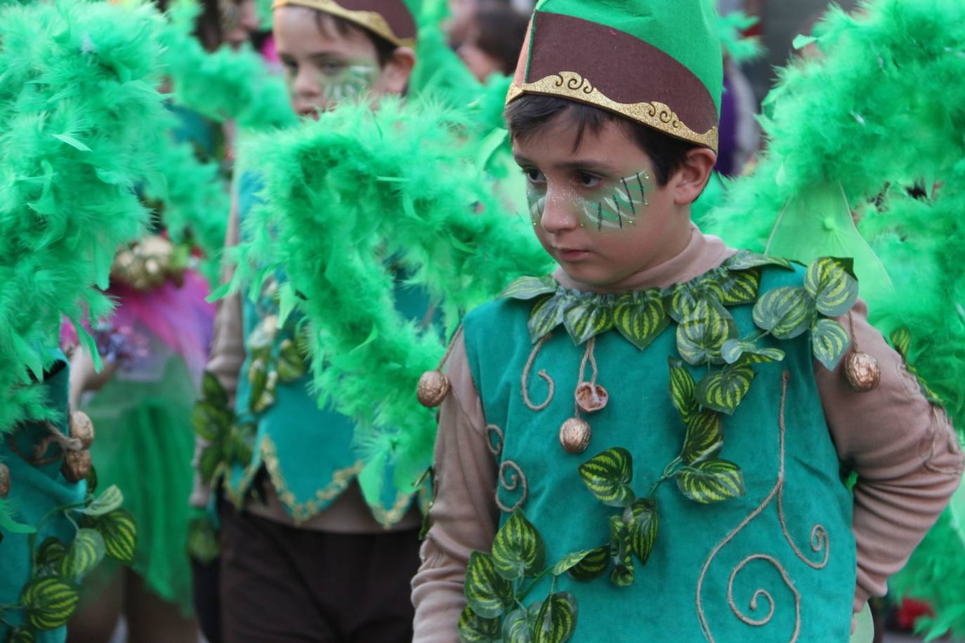 Fotos: Una marea de color y diversión en La Bañeza