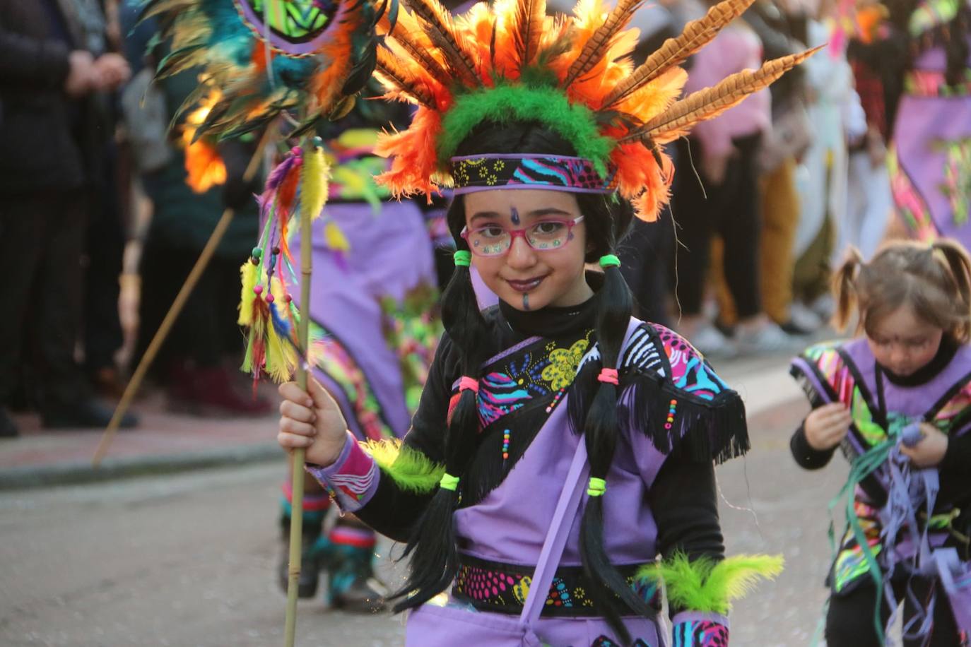 Fotos: Una marea de color y diversión en La Bañeza