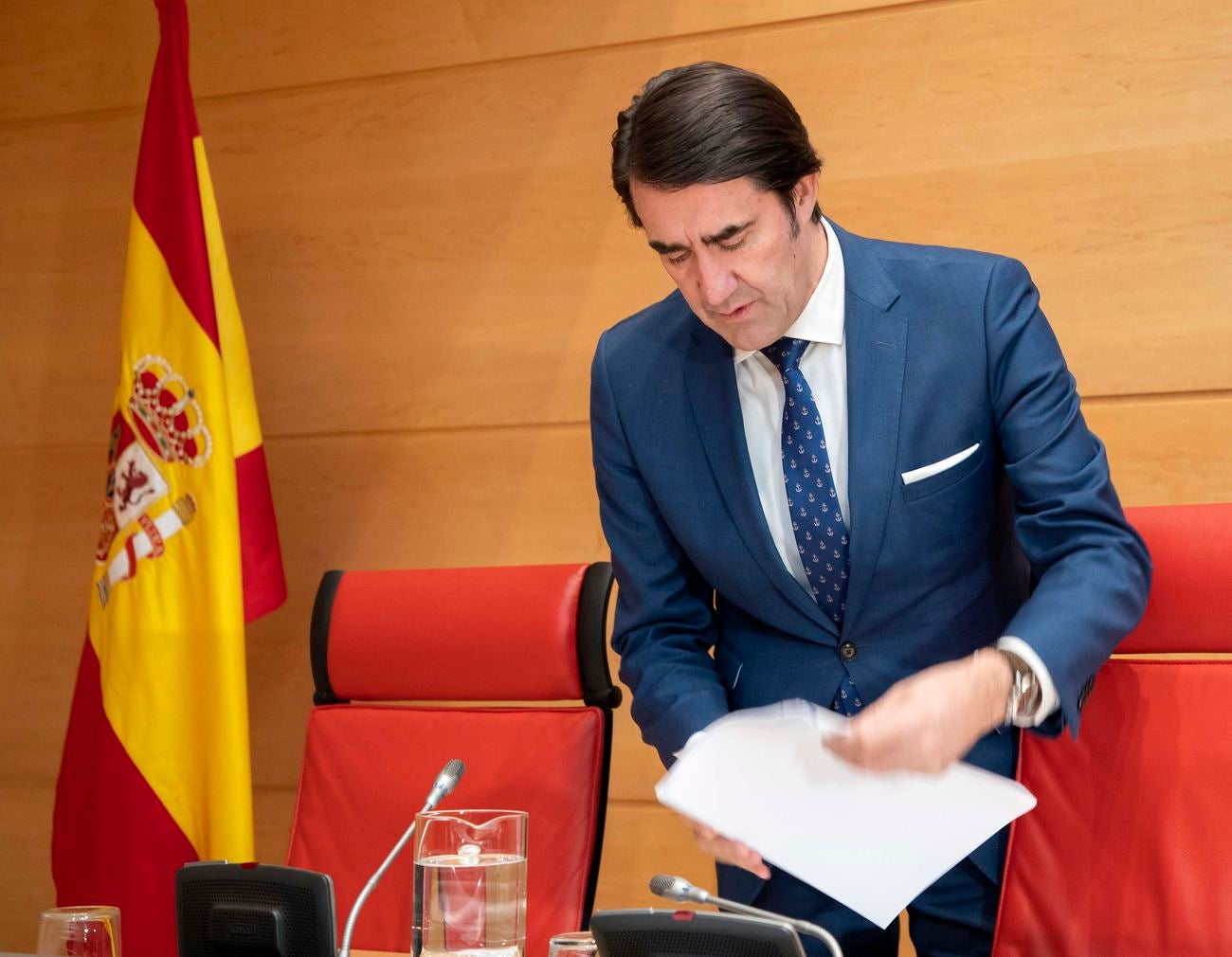 El consejero de Fomento y Medio Ambiente, Juan Carlos Suárez-Quiñones, comparece a petición propia ante la Comisión de Fomento y Medio Ambiente de las Cortes de Castilla y León para informar de la enajenación de vehículos de los Servicios Territoriales de Medio Ambiente.