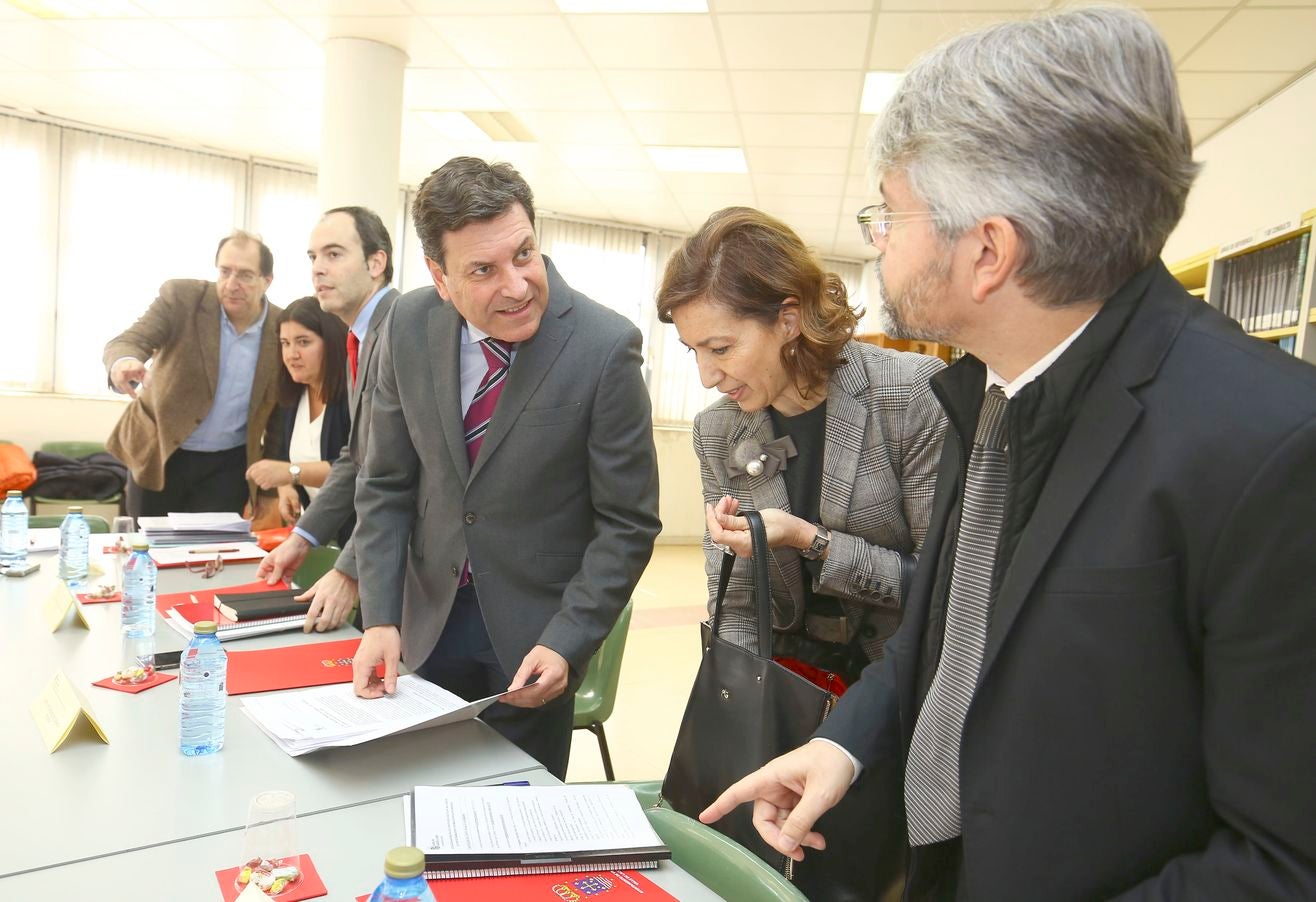 El consejero de Economía y Hacienda, Carlos Fernández Carriedo, preside el comité de seguimiento del Plan de Dinamización Económica de los Municipios Mineros de Castilla y León 2016-2020.