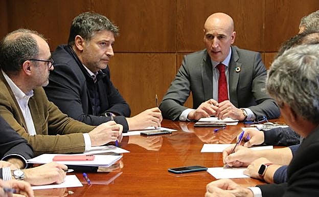 Diez exige a las administraciones que «cumplan con León» y que la Mesa «sirva para algo» 