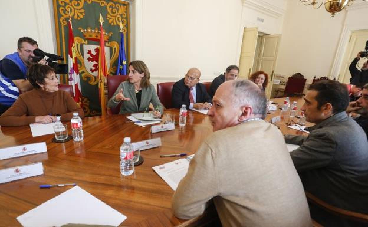 Las adminitraciones estarán presentes en esta mesa.