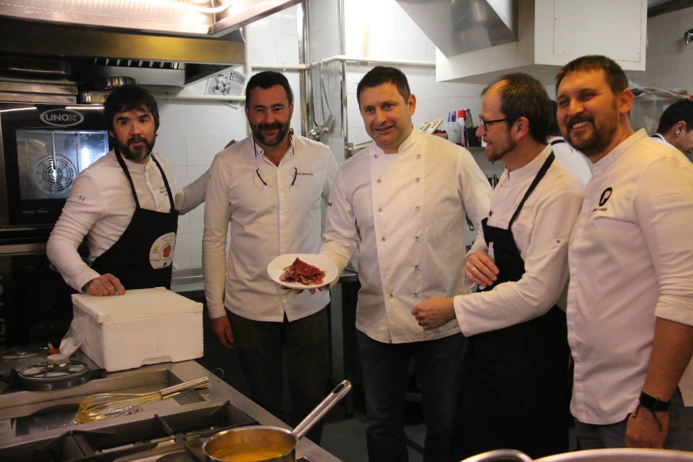 Fotos: León reúne a cinco cocineros con estrella Michelín en torno a la cecina