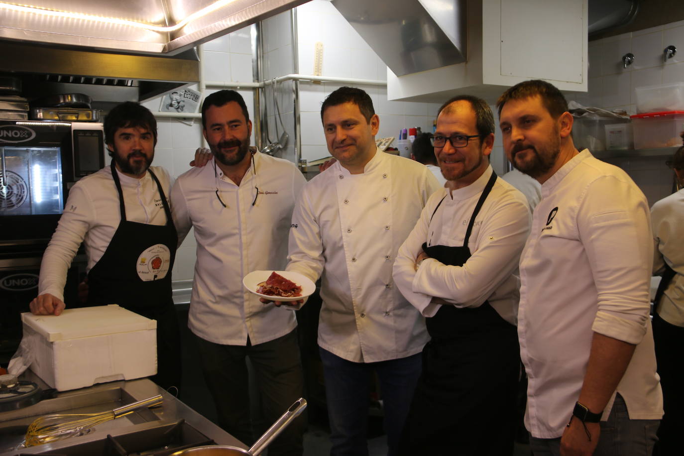 Fotos: León reúne a cinco cocineros con estrella Michelín en torno a la cecina