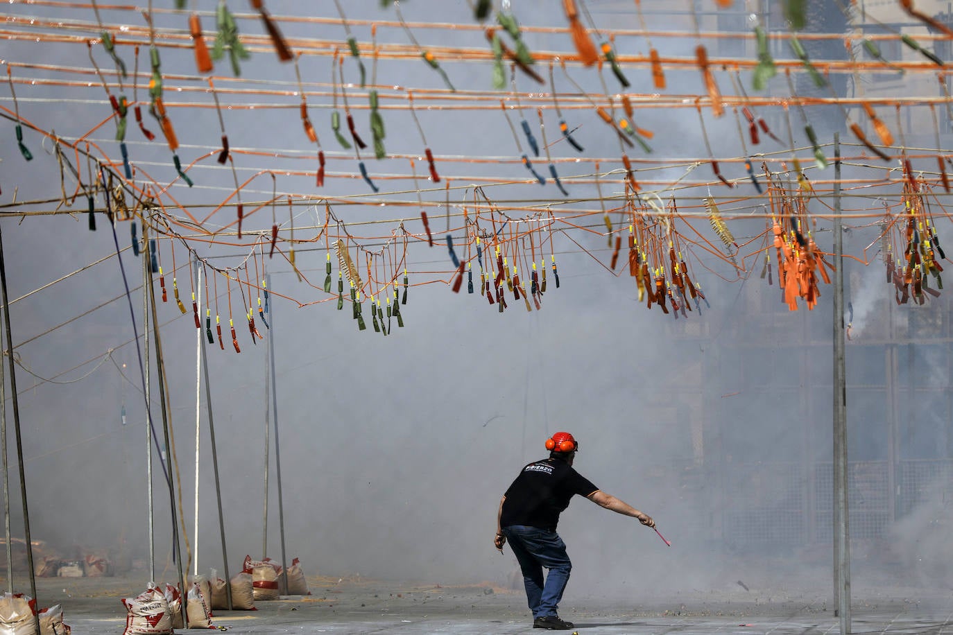 Imágenes del disparo de pirotecnia Pibierzo en las Fallas 2020.