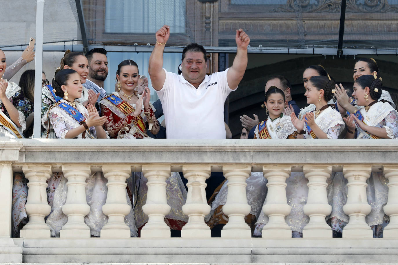 Imágenes del disparo de pirotecnia Pibierzo en las Fallas 2020.