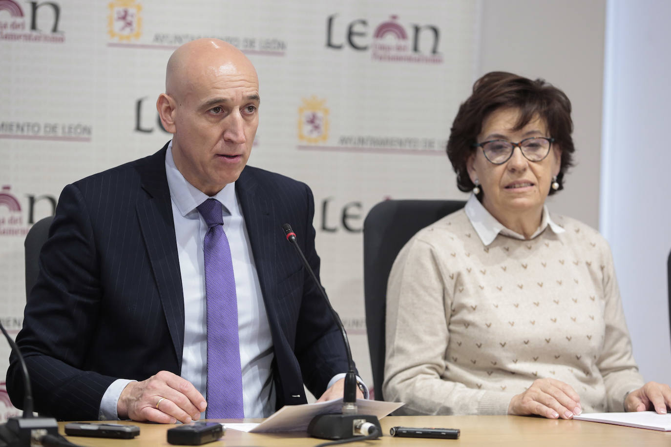 Fotos: Presentación de un informe de la Universidad de León