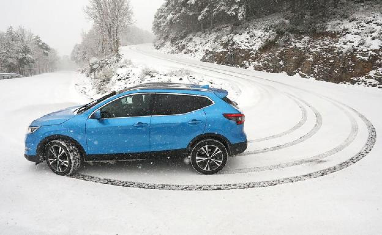 Un puerto cerrado y otros cinco con cadenas en León por la nieve