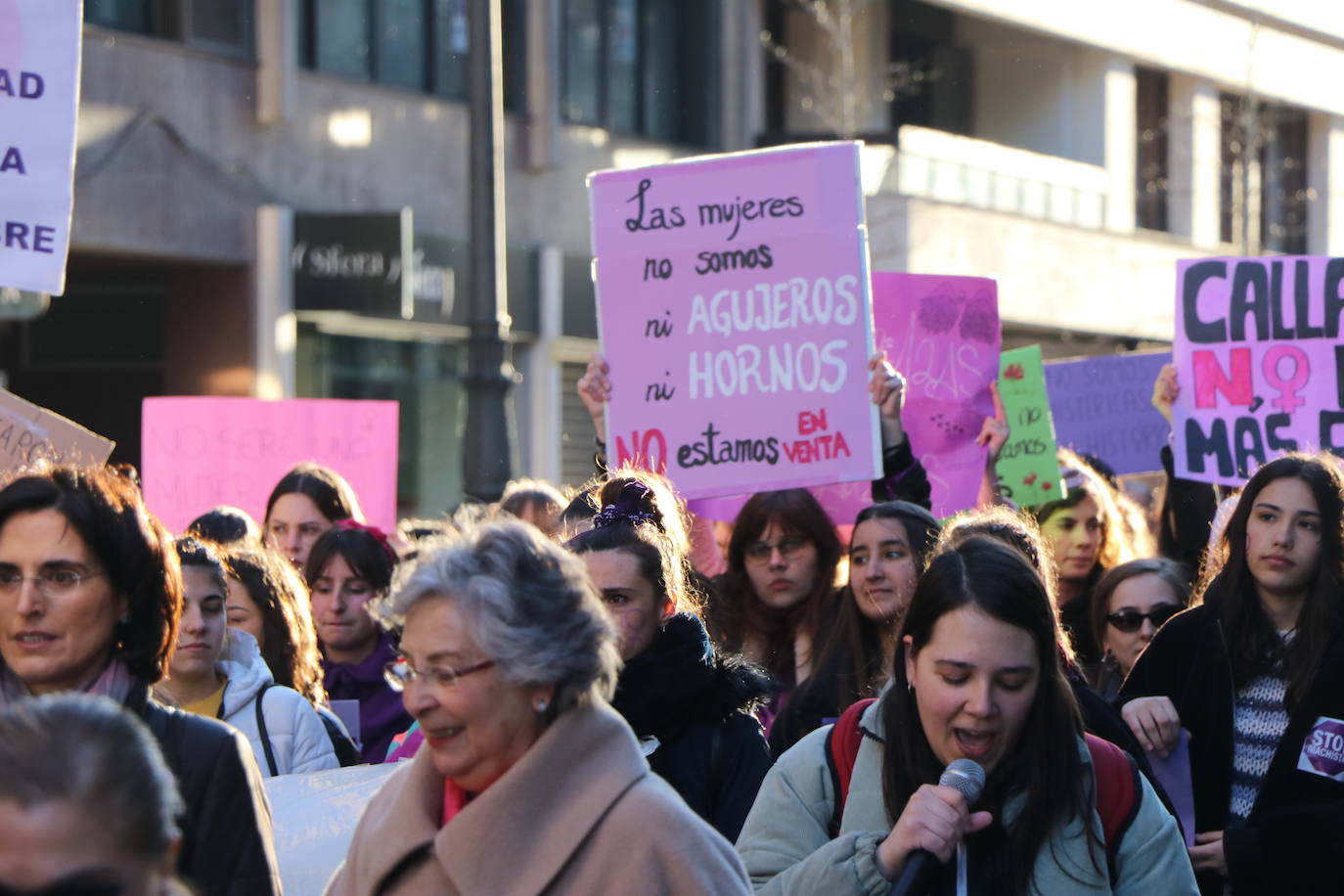 Fotos: El 8M en los &#039;versos&#039; de cartón