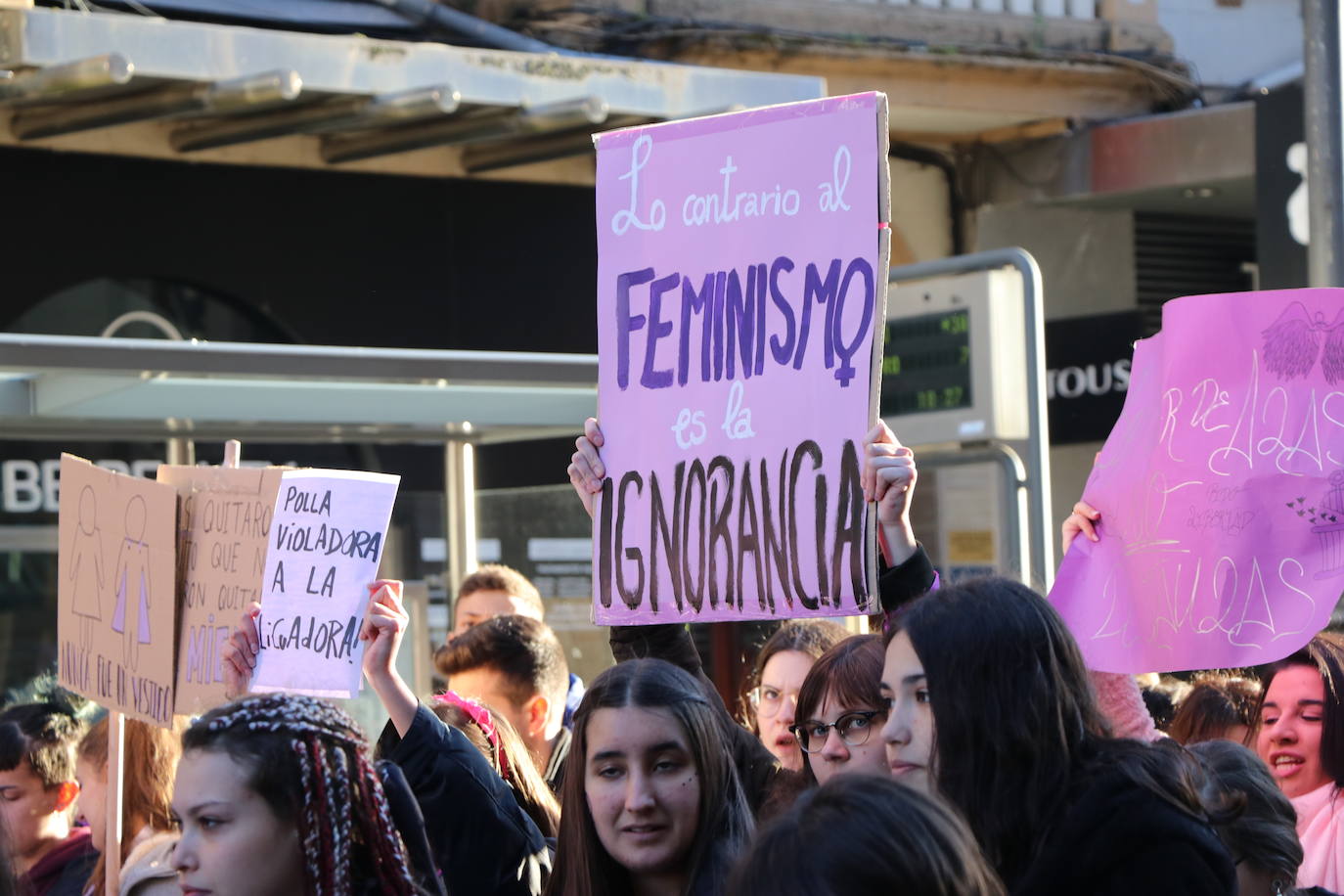 Fotos: El 8M en los &#039;versos&#039; de cartón