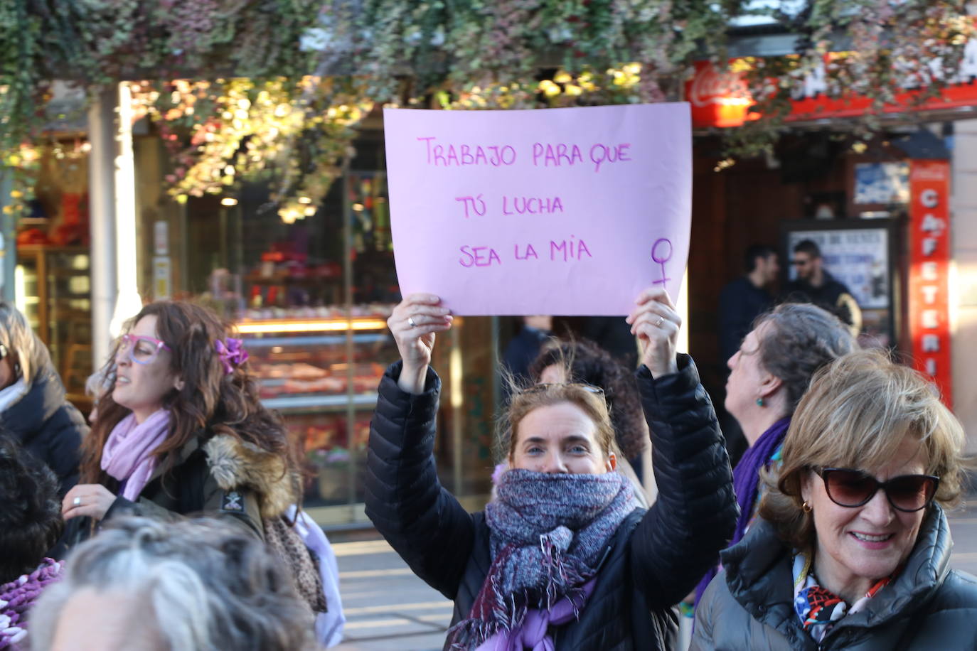 Fotos: El 8M en los &#039;versos&#039; de cartón