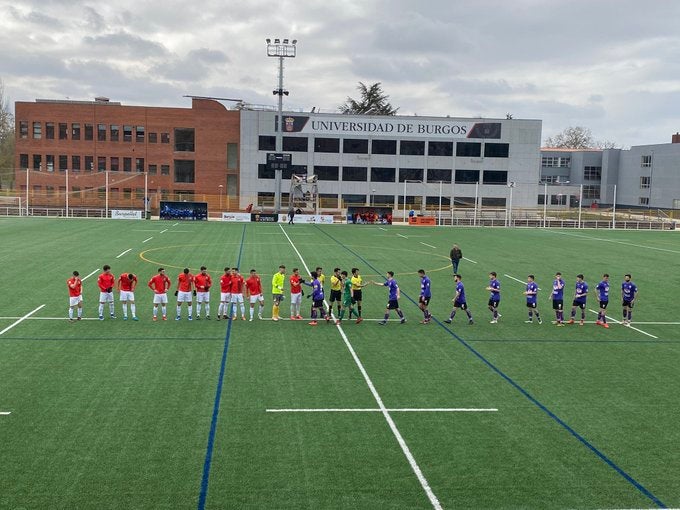 Saludo previo al inicio del partido.