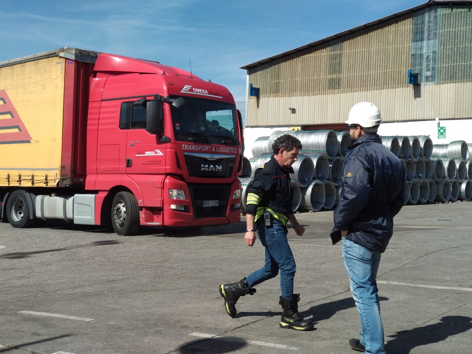 La mezcla de químicos en Roldán causa una gran 'nube amarilla' en El Bierzo y obliga a actuar a Emergencias.