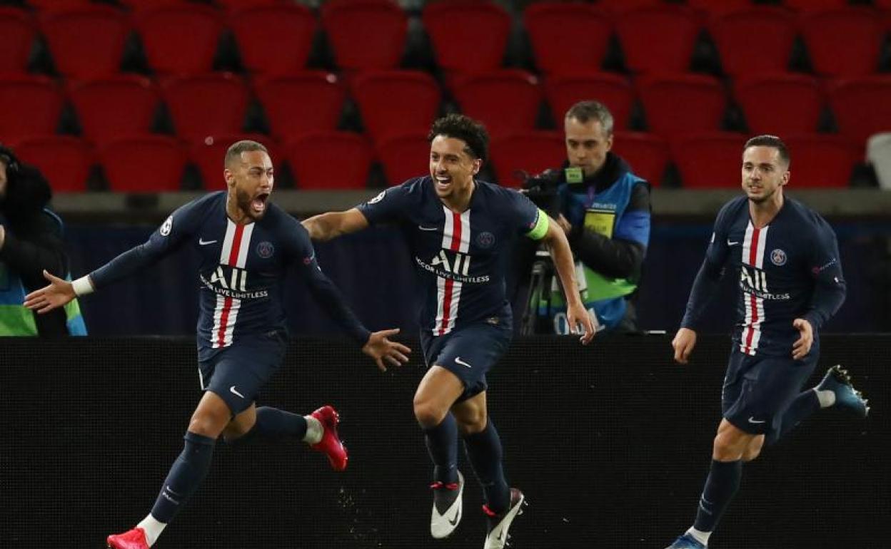 Neymar celebra el gol que marcó al Dortmund en el Parque de los Príncipes.