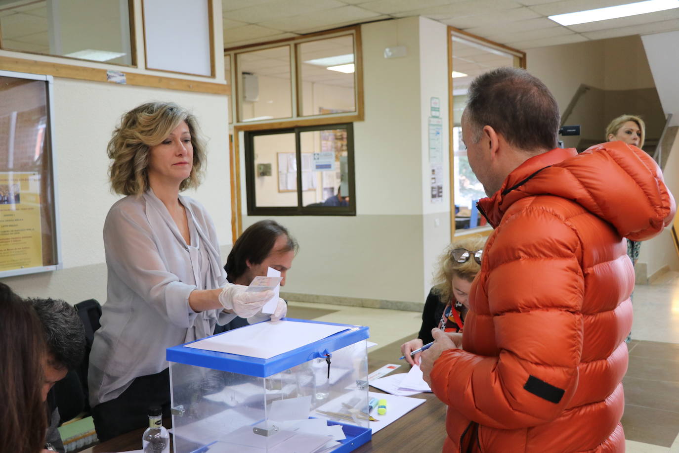 Fotos: La ULE vota a su próximo rector