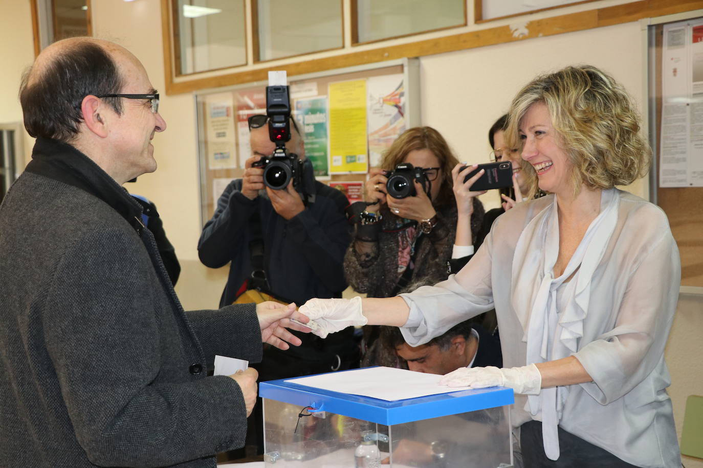 Fotos: La ULE vota a su próximo rector