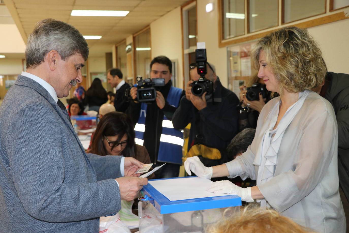 Fotos: La ULE vota a su próximo rector