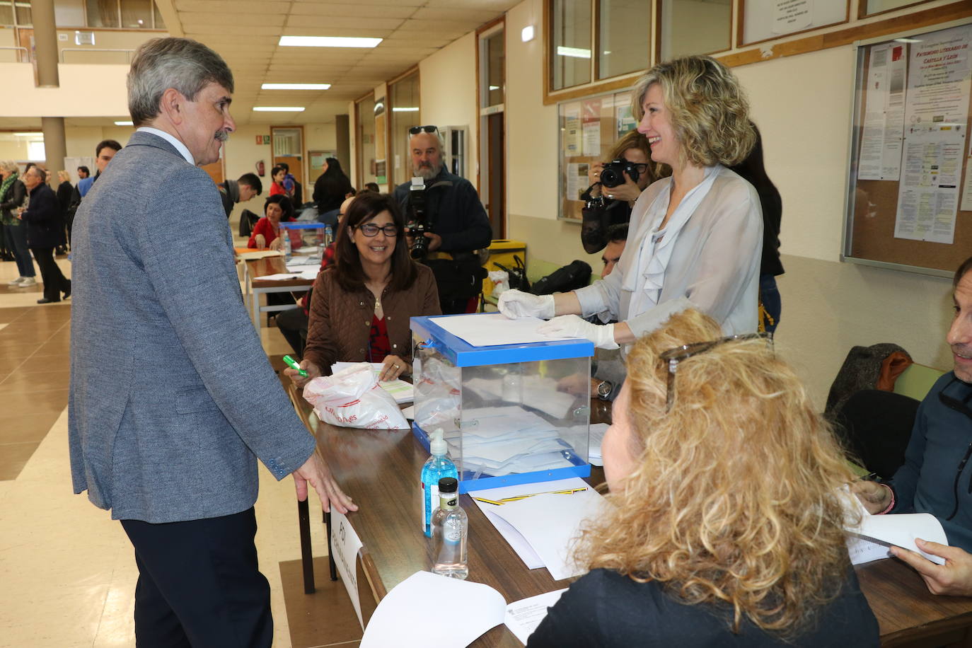 Fotos: La ULE vota a su próximo rector