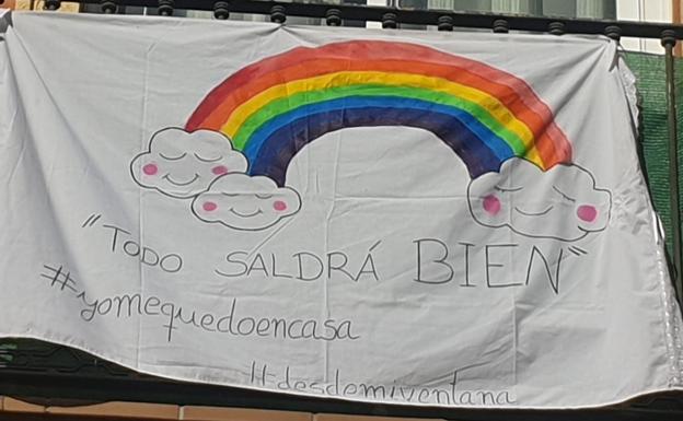 Dibujos en las ventanas para hacer más llevadera la cuarentena