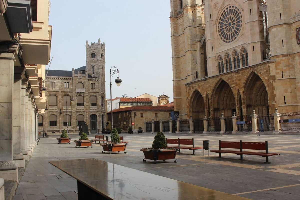 Fotos: Quinto día de aislamiento en la capital leonesa