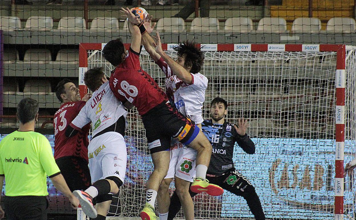 Una imagen de un partido de la Liga Sacyr Asobal.