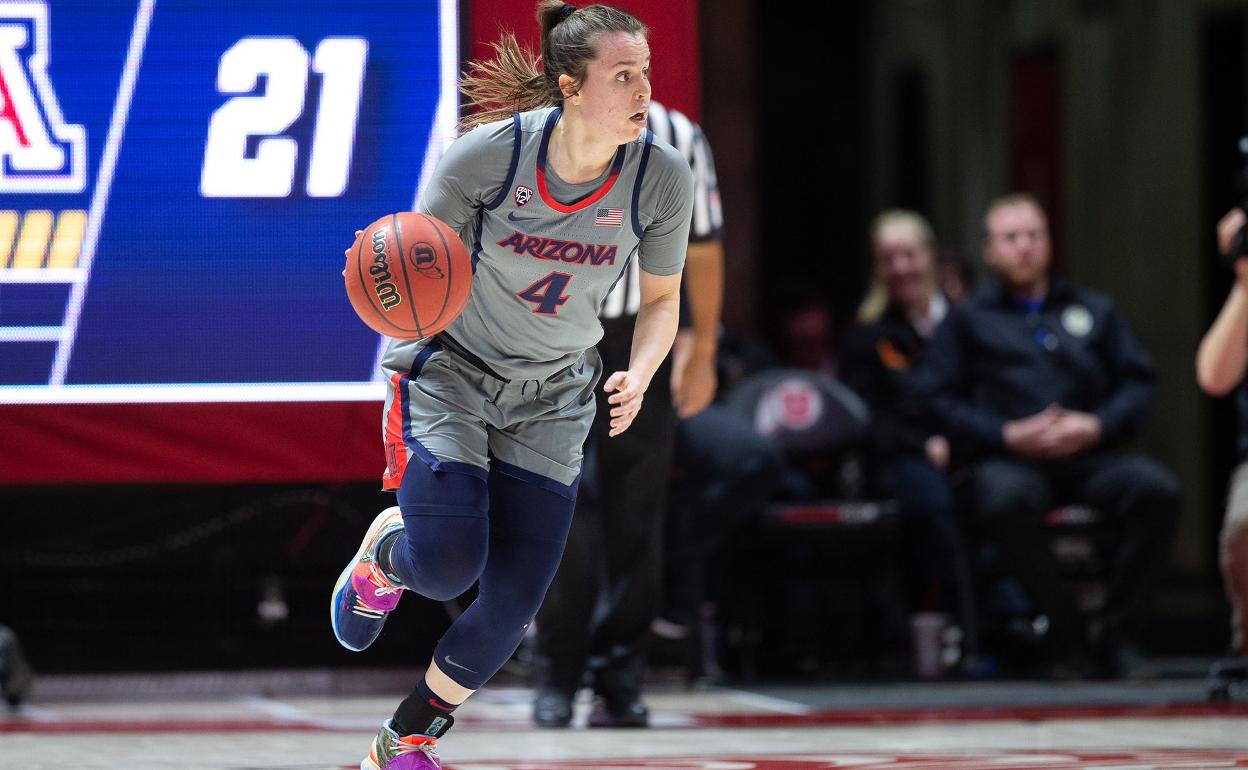 Lucía Alonso, en un partido con Arizona Wildcats.