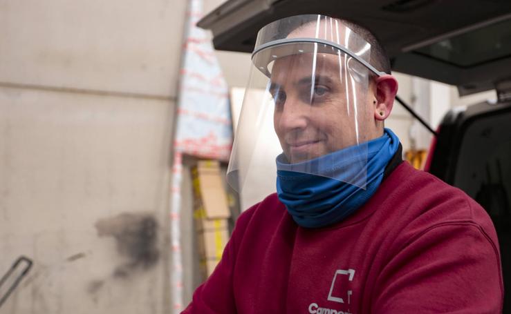 La empresa Camperiza-T recoge, fabrica y dona pantallas protectoras