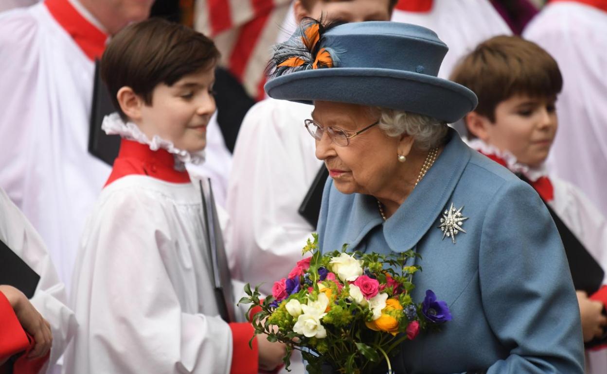 La Reina Isabell II durante un servicio en la Commonwealth.