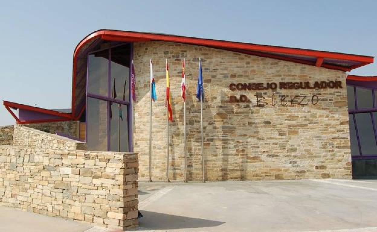 Sede de la DO Bierzo en Cacabelos.