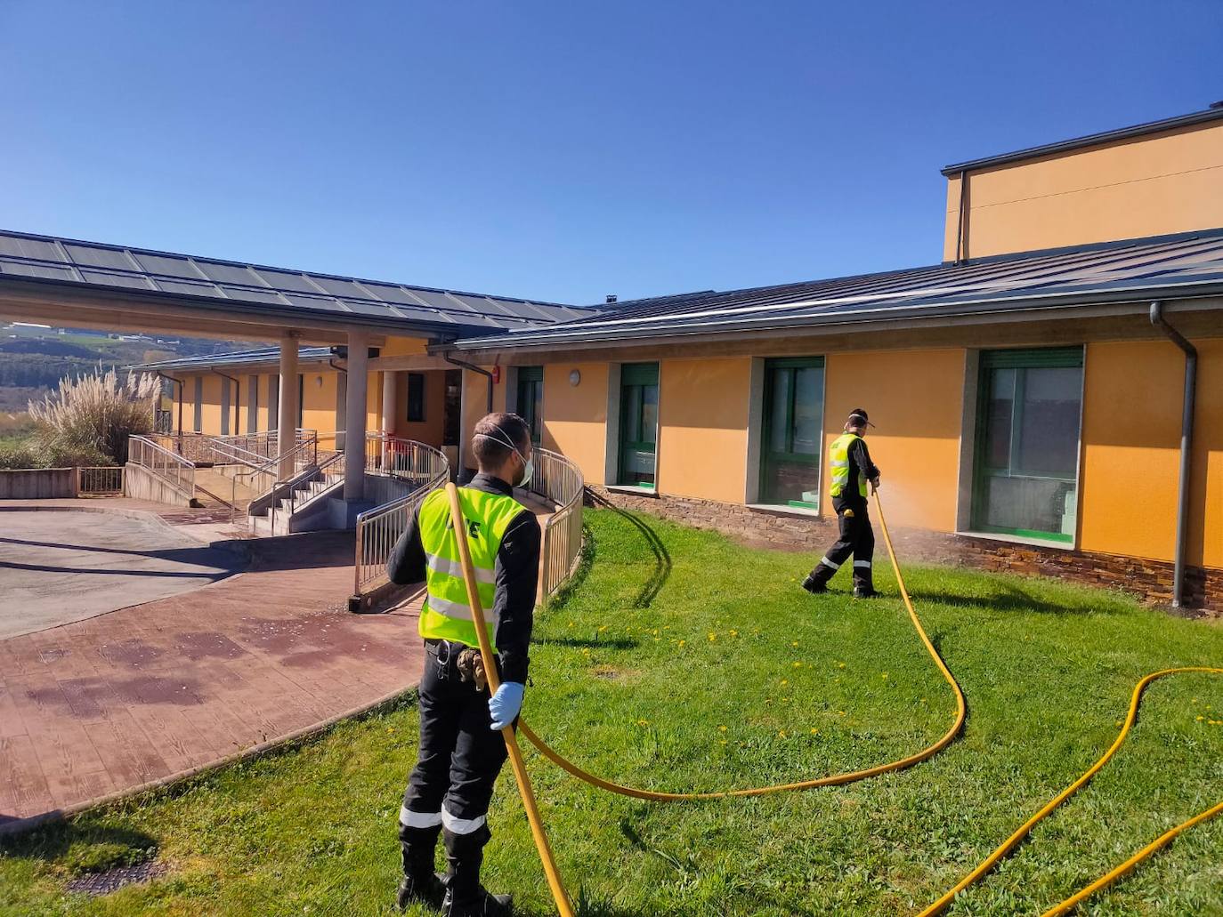 La Unidad Militar de Emergencias continua con su trabajo en residencias dentro del plan para velar por la salud y seguridad en este tipo de centros.