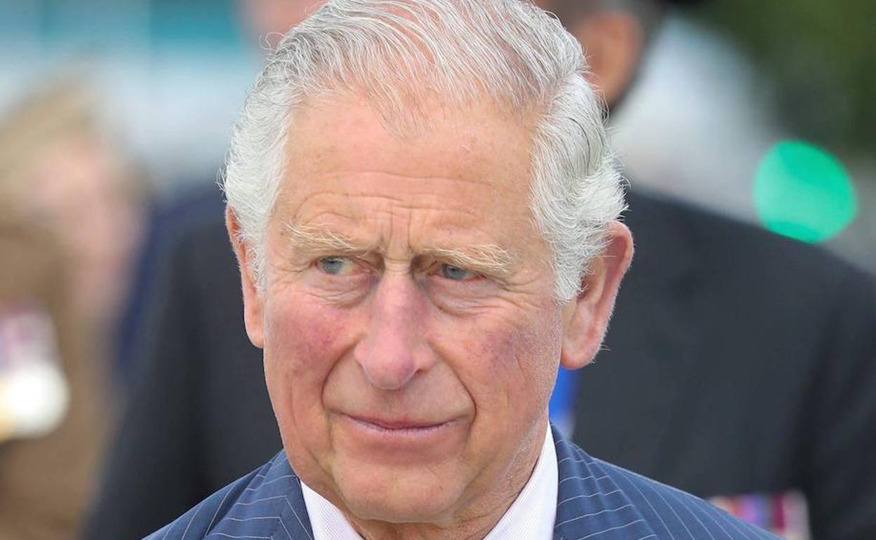 El Principe Carlos llamó a sus hijos para avisarles que estaba contagiado de coronavirus