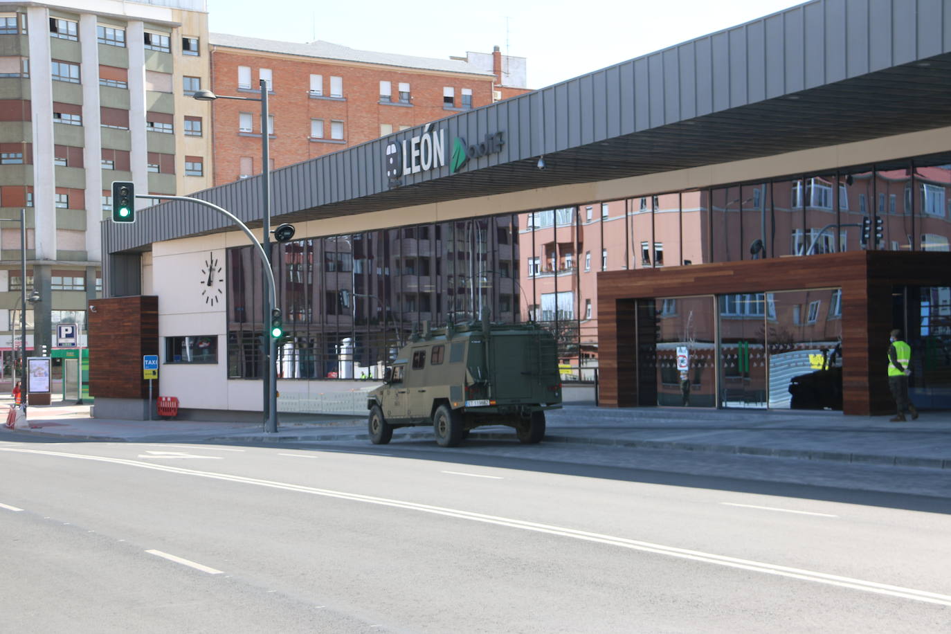 Fotos: El Regimiento de Artillería de Campaña patrulla por León
