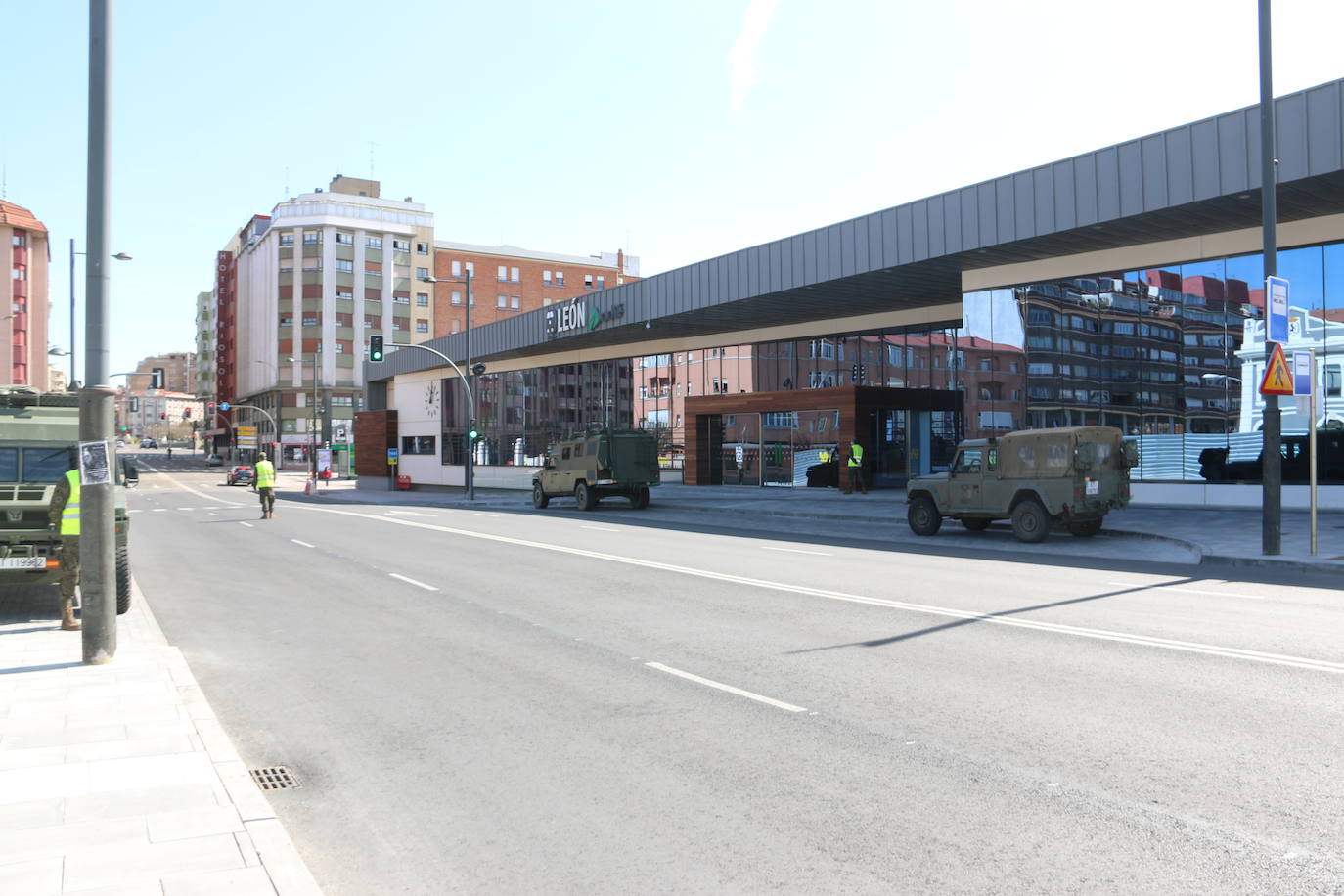 Fotos: El Regimiento de Artillería de Campaña patrulla por León