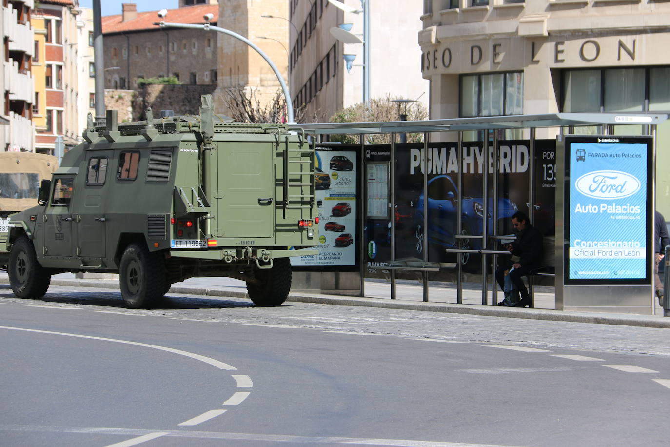 Fotos: El Regimiento de Artillería de Campaña patrulla por León